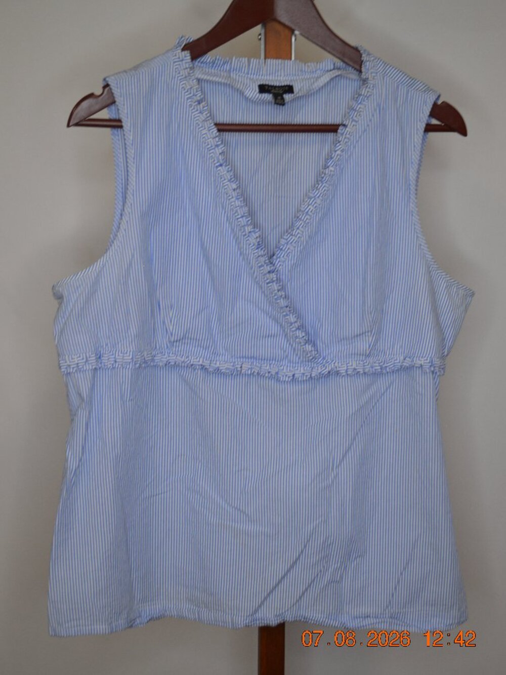 Talbots Women's Size 18 Blue Stripe Sleeveless V-Neck Blouse Side Zip